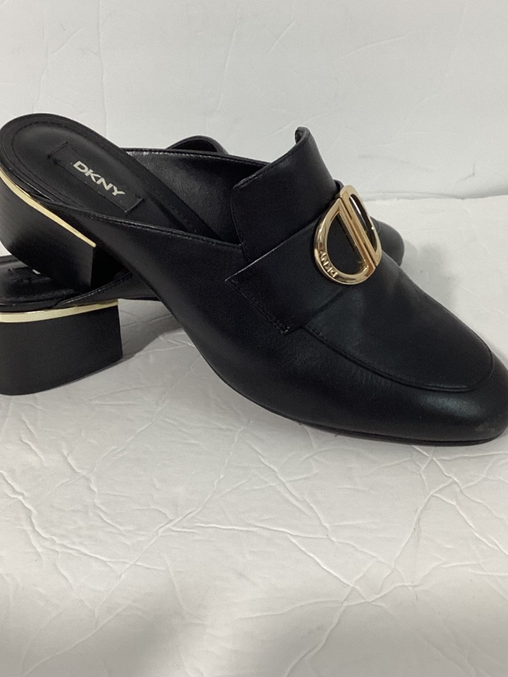 DKNY SIZE 9M BLACK LEATHER MULES SLIP ON GOLDEN LOGO ACCENT BLOCK HEEL - Picture 2 of 5